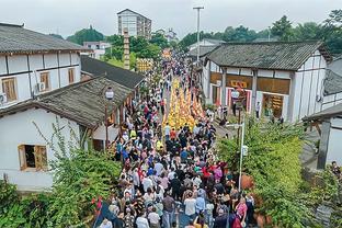 巴塞罗那足球俱乐部祝愿龙的力量和福气满满包围着萨迷一整年